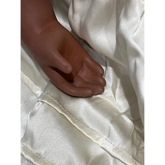 Gay Boassy 1999 Halle #1201 Porcelain African American Tender Toddlers 22